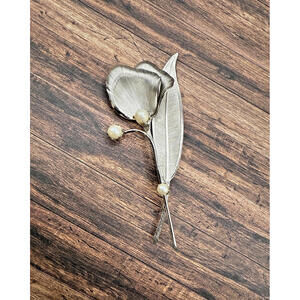 Vintage Silver Tone & Pearl Flower Lily Brooch
